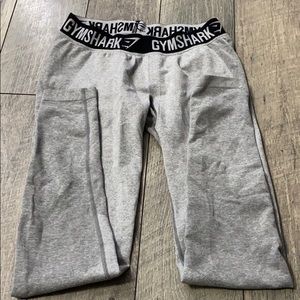 Gym shark leggings